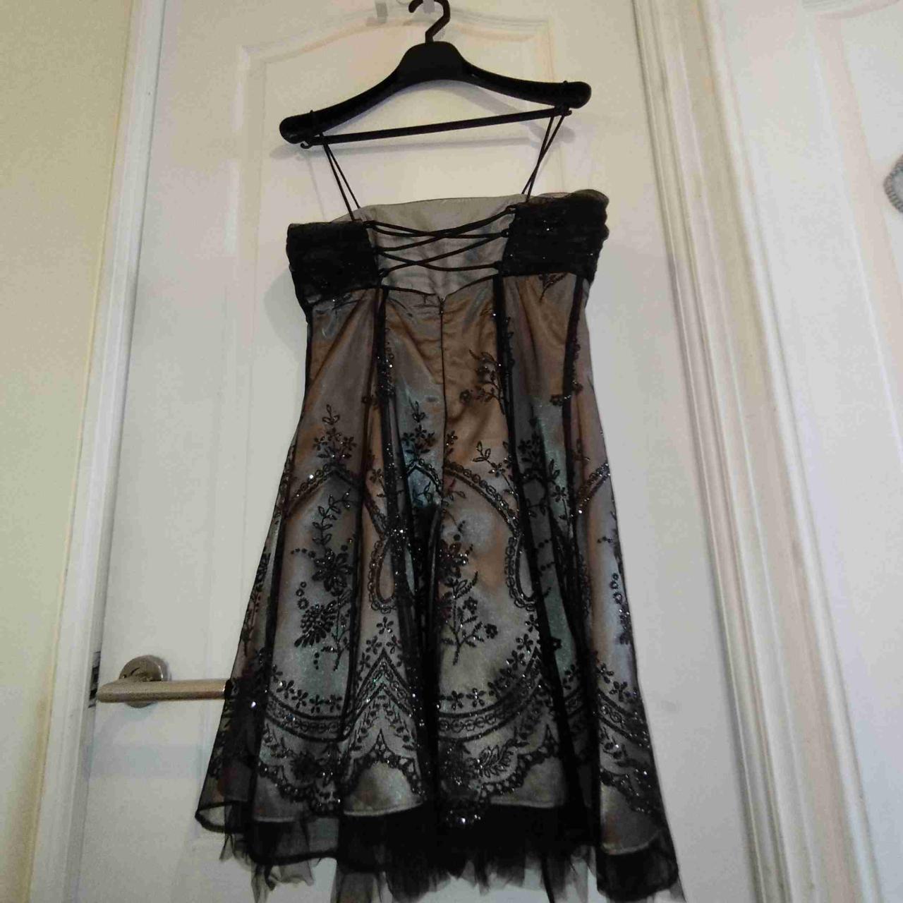 Vestido de fiesta negro bordado - miniatura 3