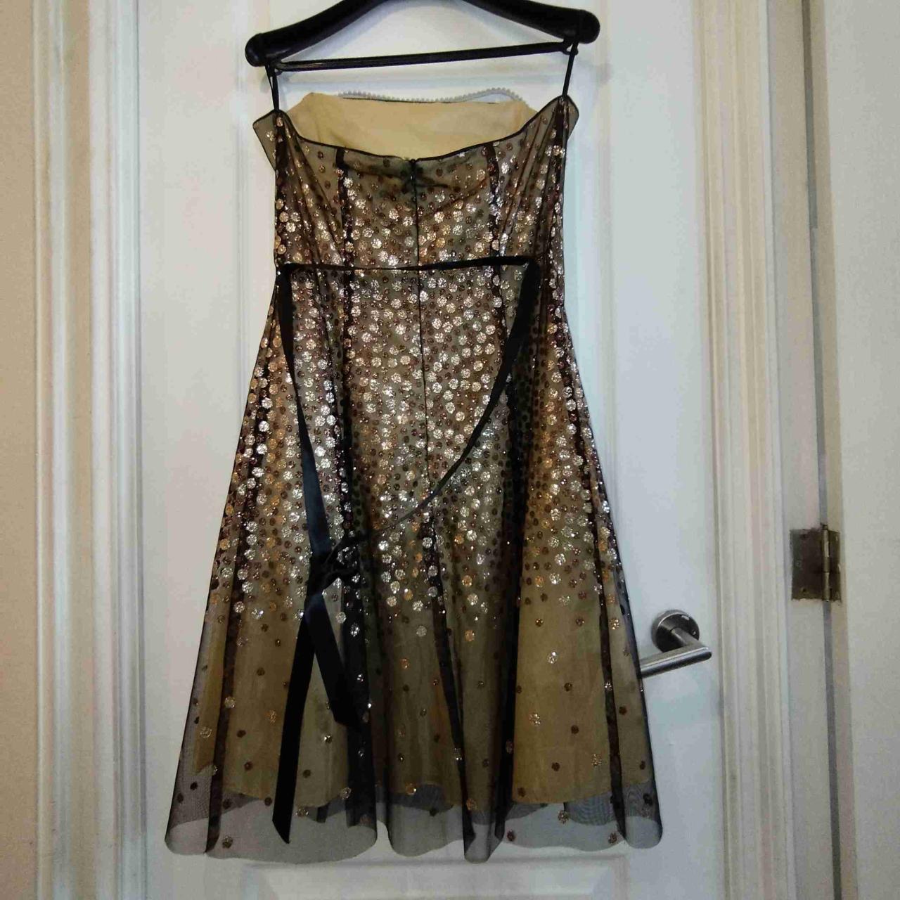 Vestido de fiesta con lentejuelas - miniatura 4