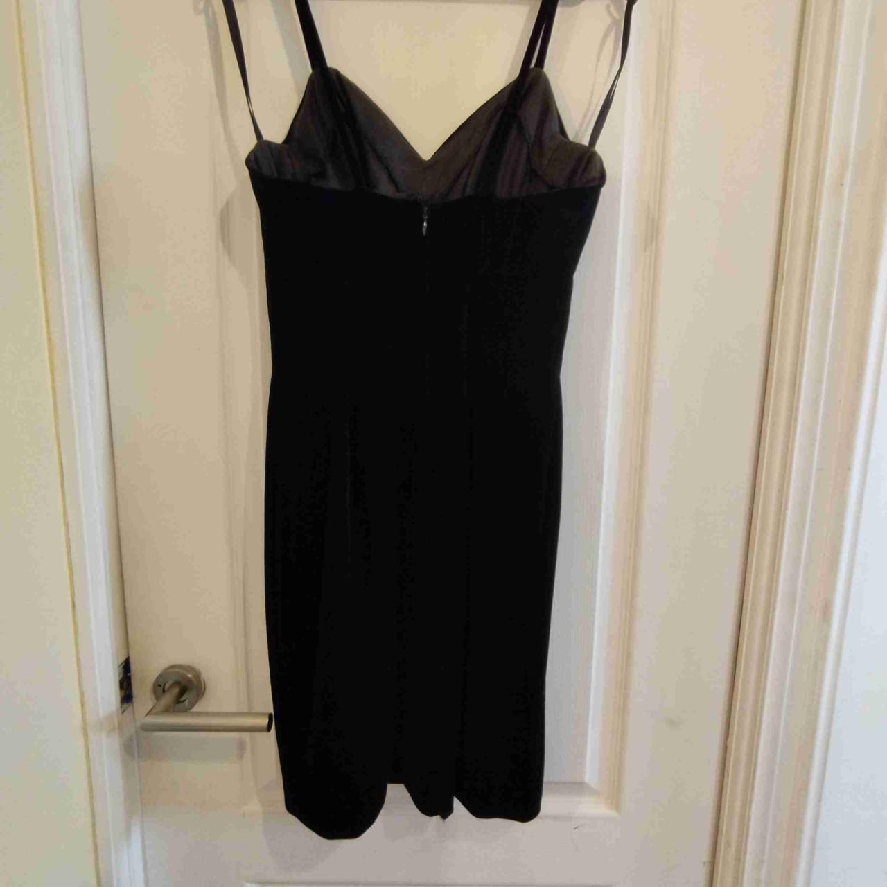 Vestido negro elegante - miniatura 2