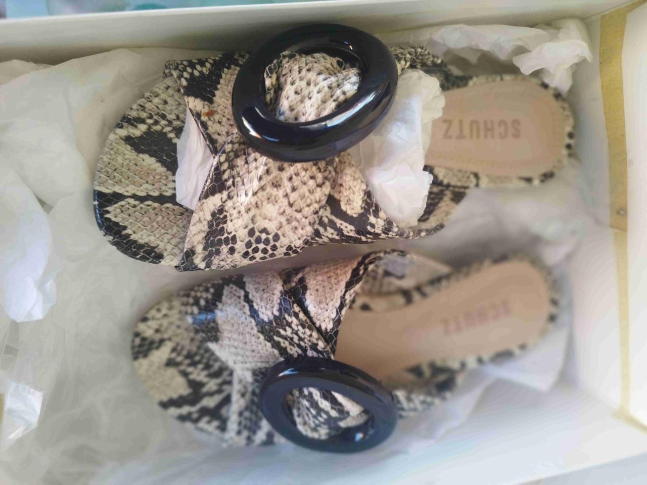 Sandalias con estampado de serpiente - miniatura 1