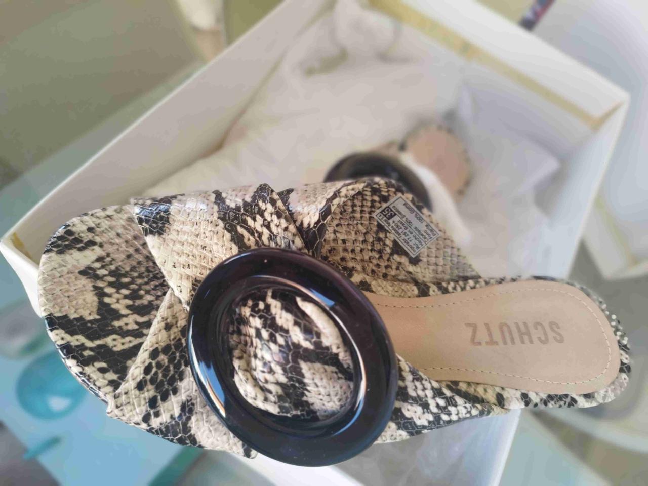 Sandalias con estampado de serpiente - miniatura 4