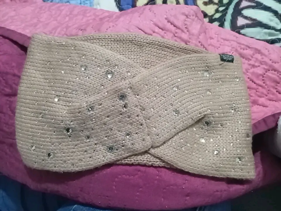 Gorro rosado con piedras brillantes - miniatura 3