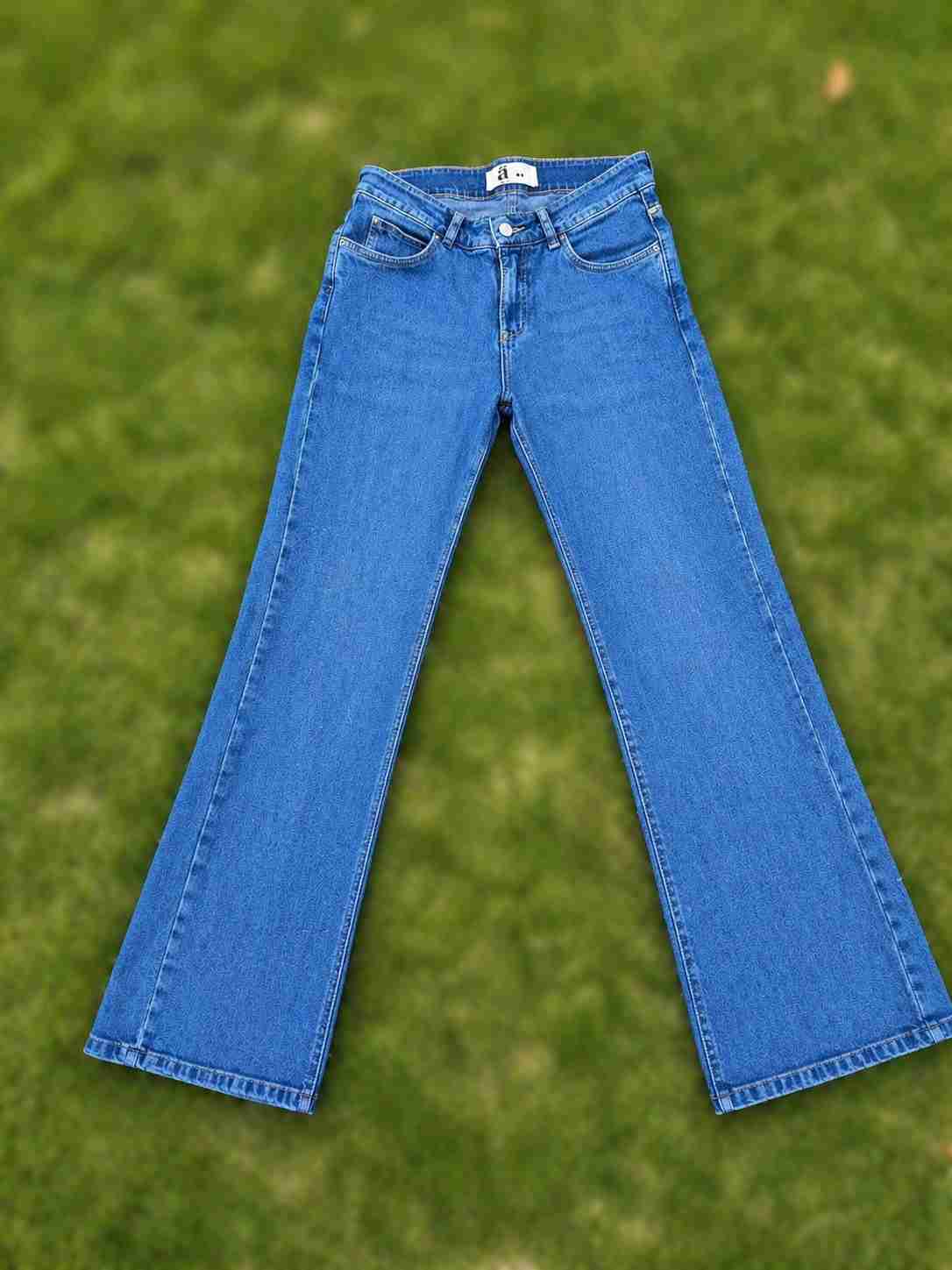 Jeans azules acampanados - miniatura 1
