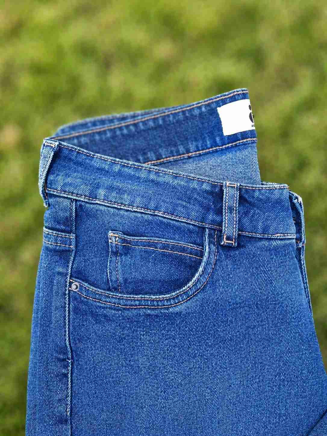 Jeans azules acampanados - miniatura 3