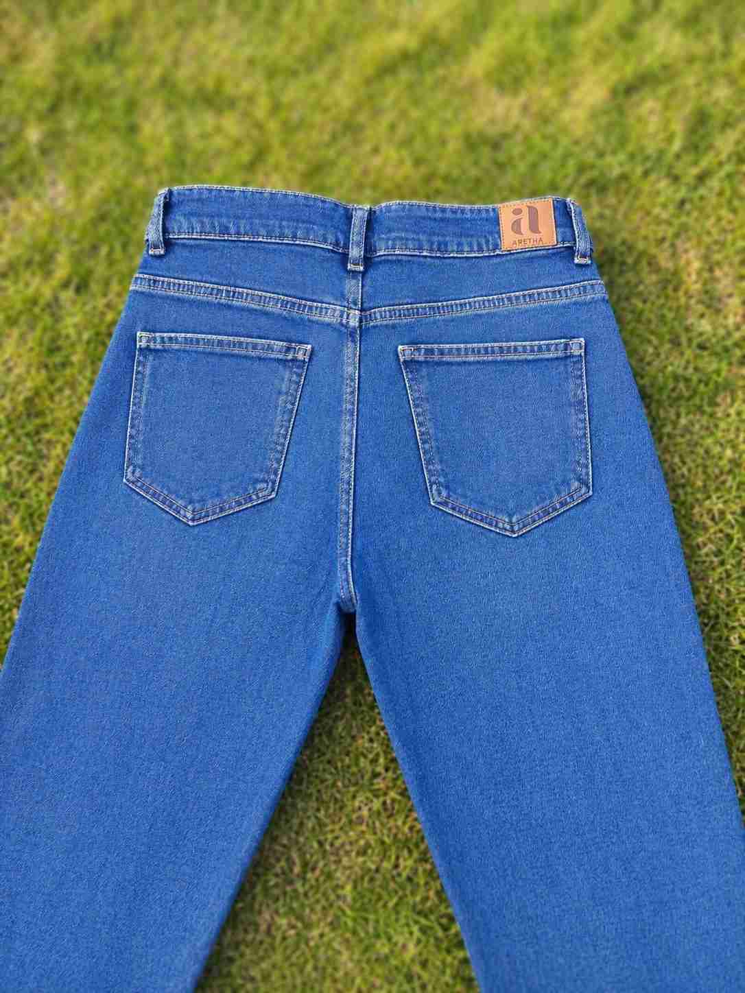 Jeans azules acampanados - miniatura 4