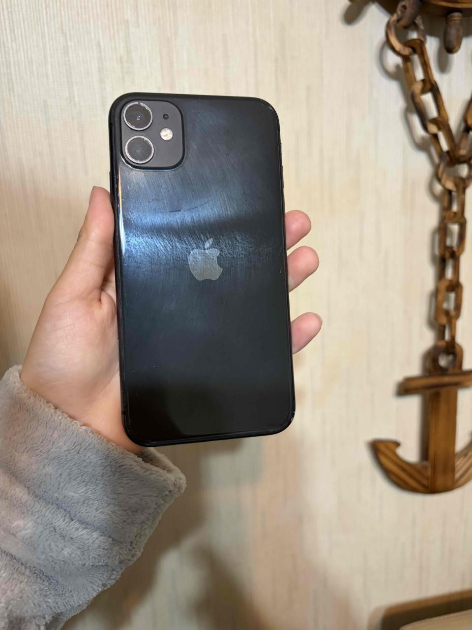 Smartphone con pantalla colorida - miniatura 2