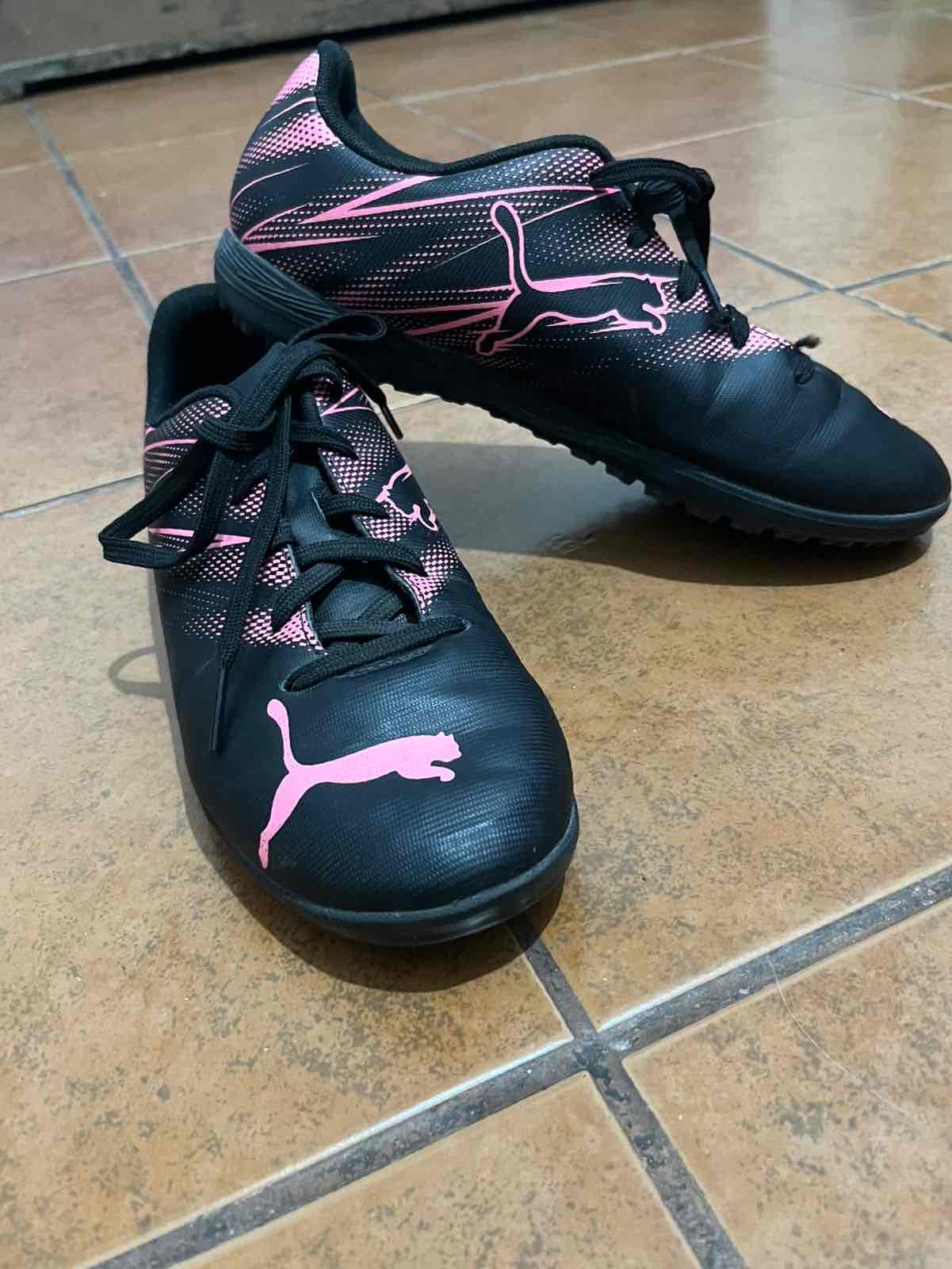 Zapatillas deportivas negras y rosadas - miniatura 1