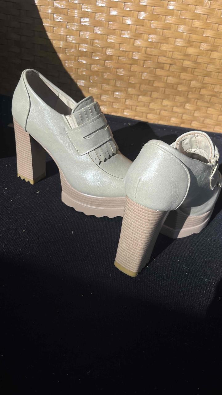 Zapatos de tacón beige elegante - miniatura 3