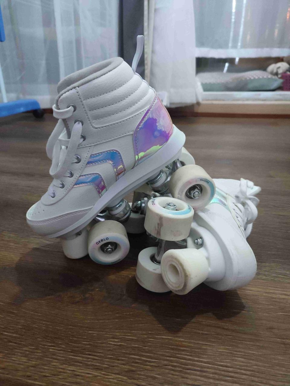 Patines de ruedas blancos iridiscentes - miniatura 1