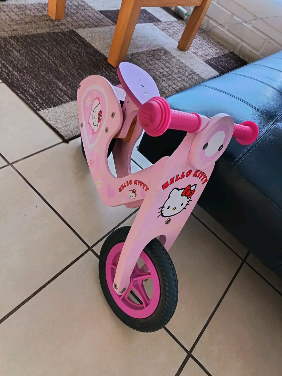 Bicicleta sin pedales Hello Kitty - miniatura 3