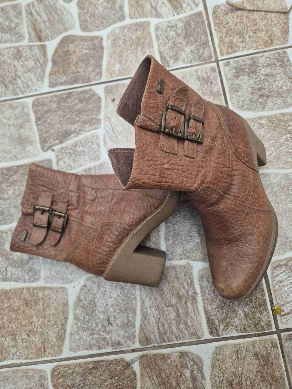 Botines 16 horas marrones con hebillas - miniatura 1