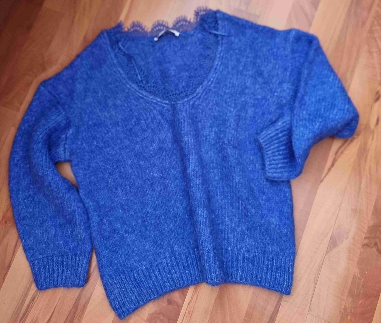 Suéter azul de lana