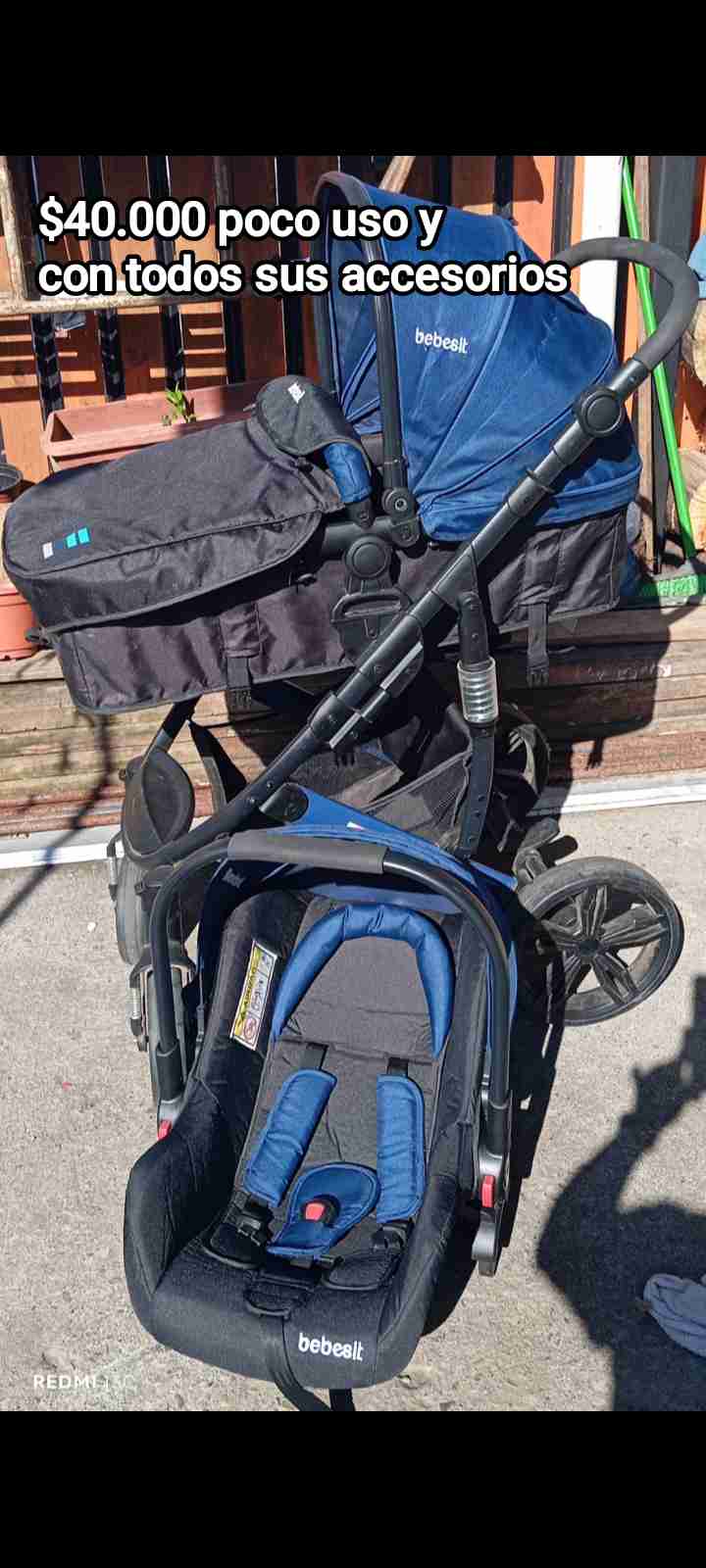 Coche de bebé con accesorios