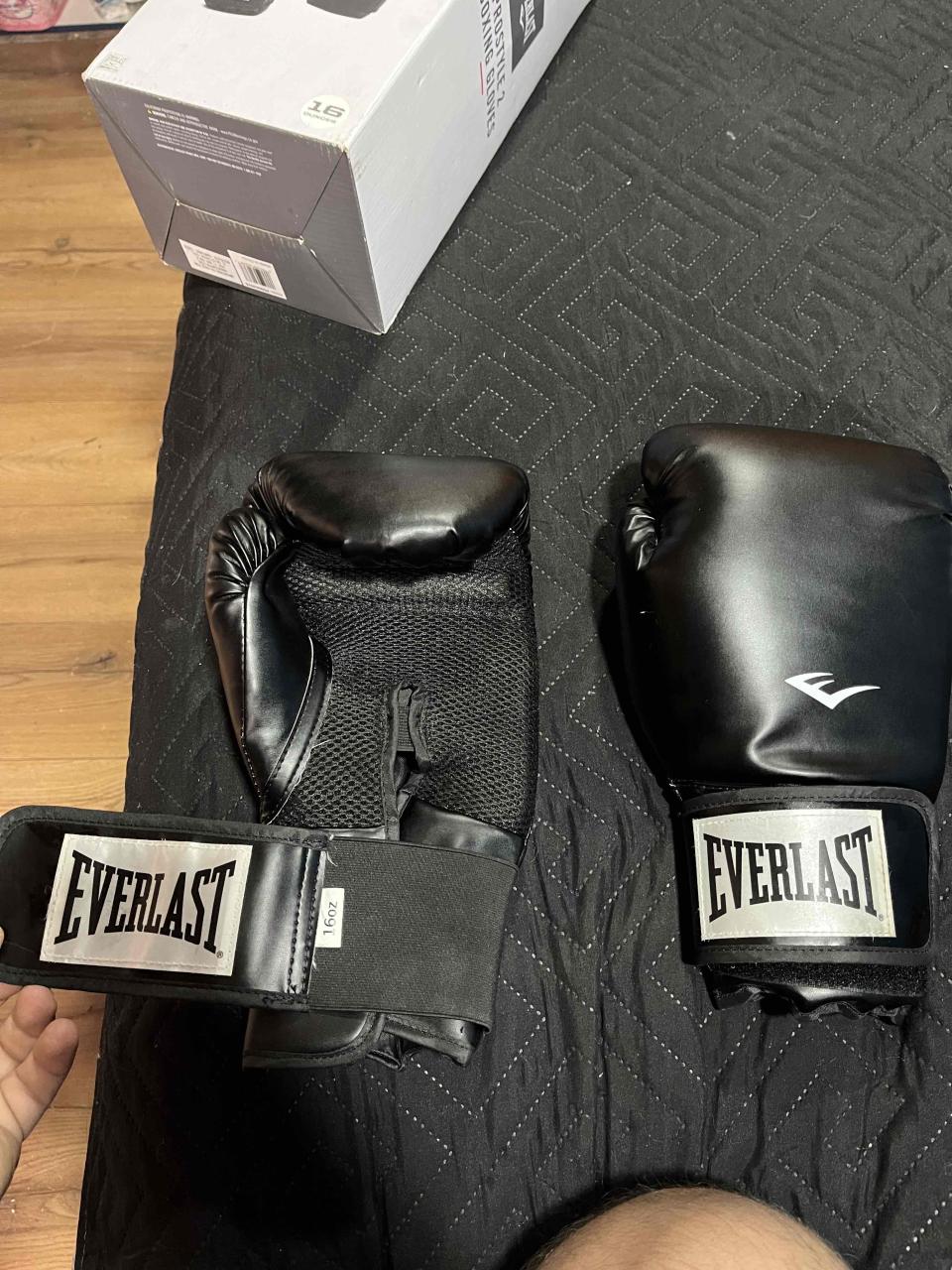 Guantes de boxeo Everlast negros 16oz - miniatura 1