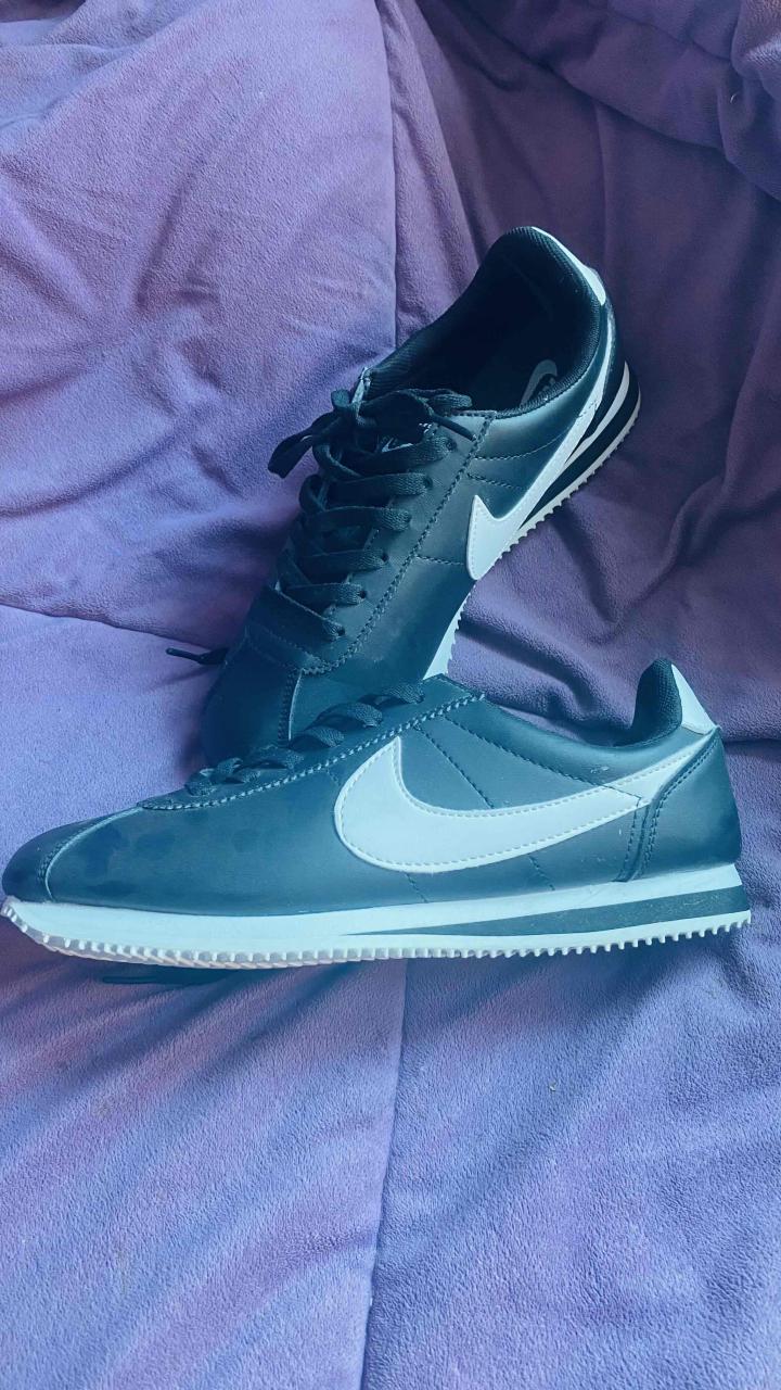Zapatillas negras deportivas - miniatura 1