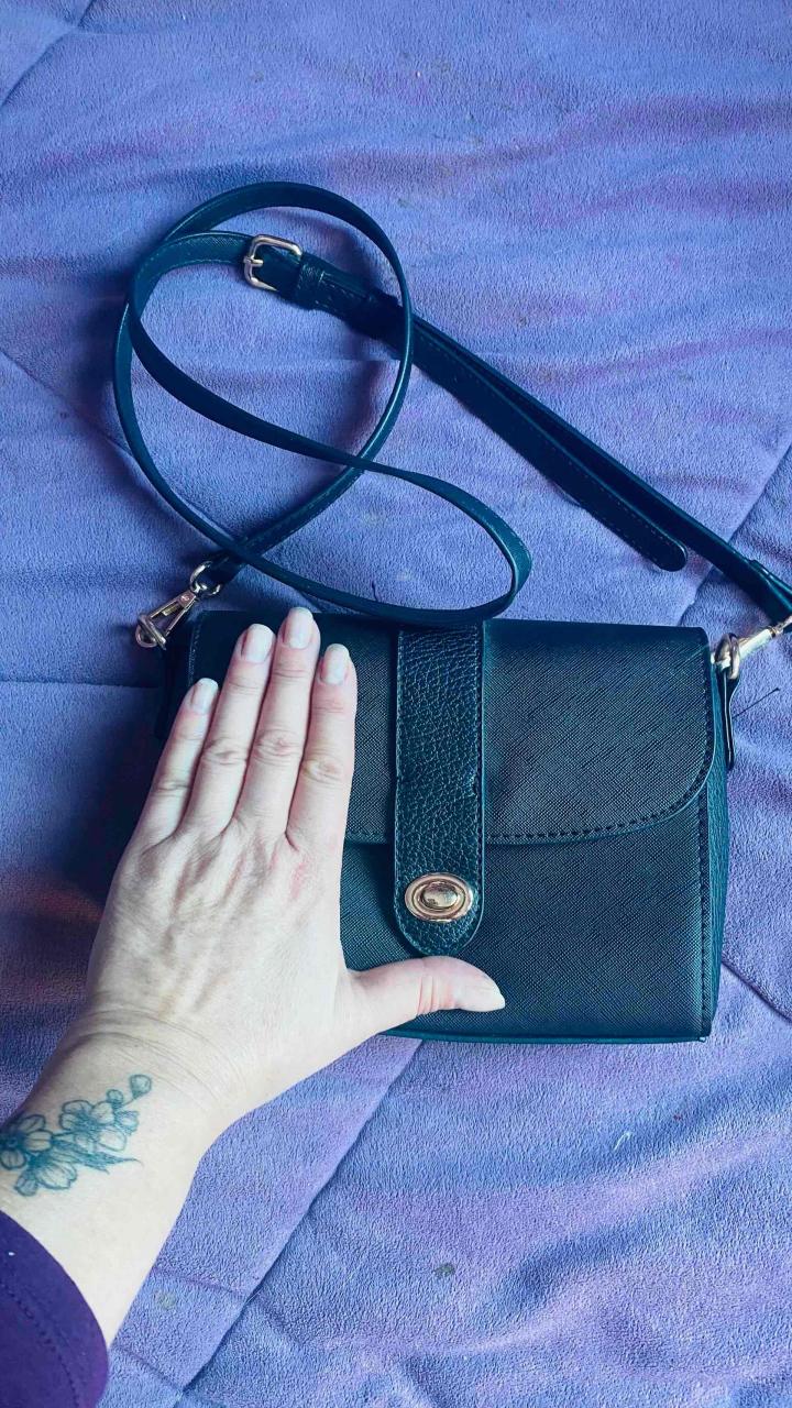 Cartera pequeña negra elegante - miniatura 4