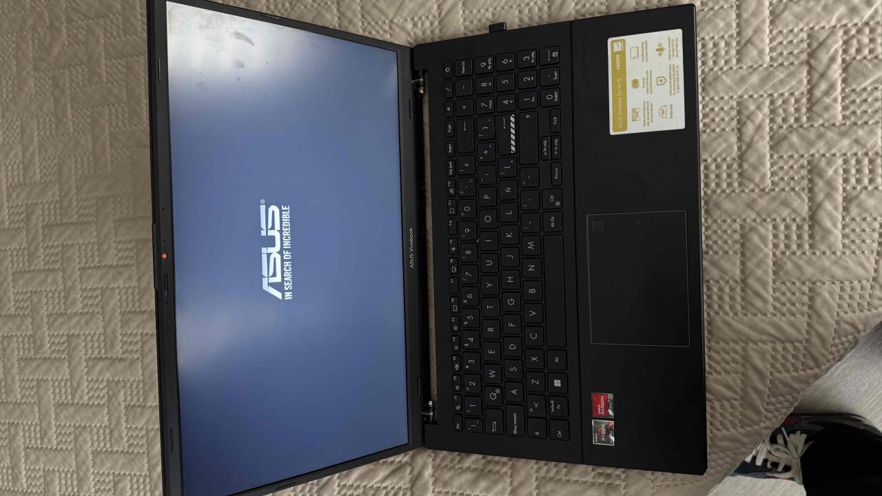Portátil ASUS Vivobook negro GO 15 - miniatura 3