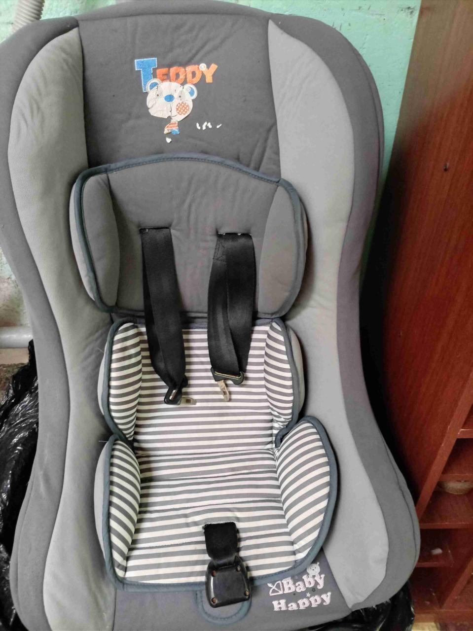 Silla de auto infantil gris - miniatura 1