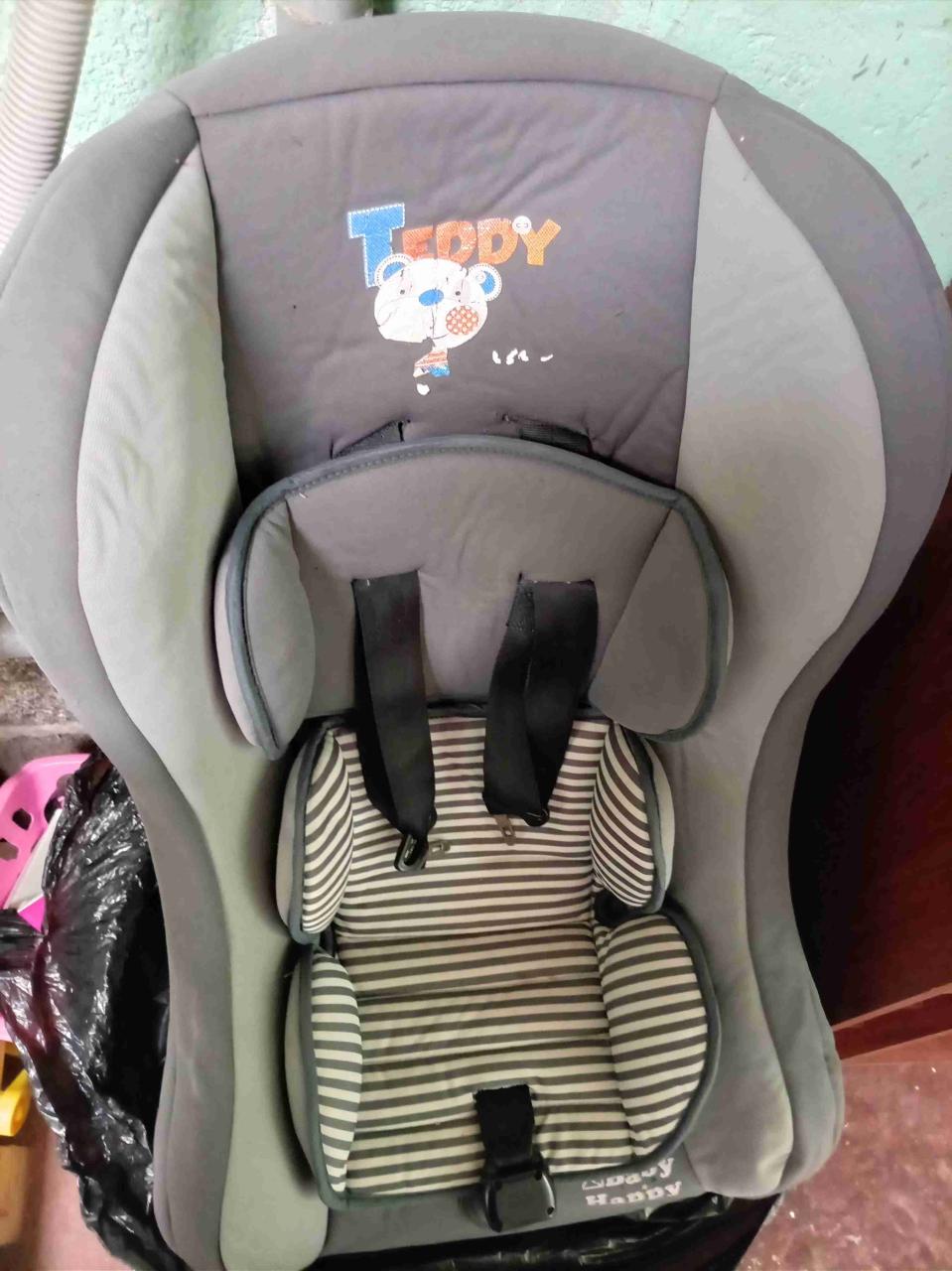 Silla de auto infantil gris - miniatura 2