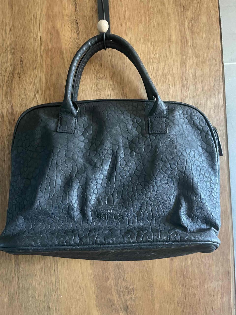 Bolso negro Adidas elegante - miniatura 1