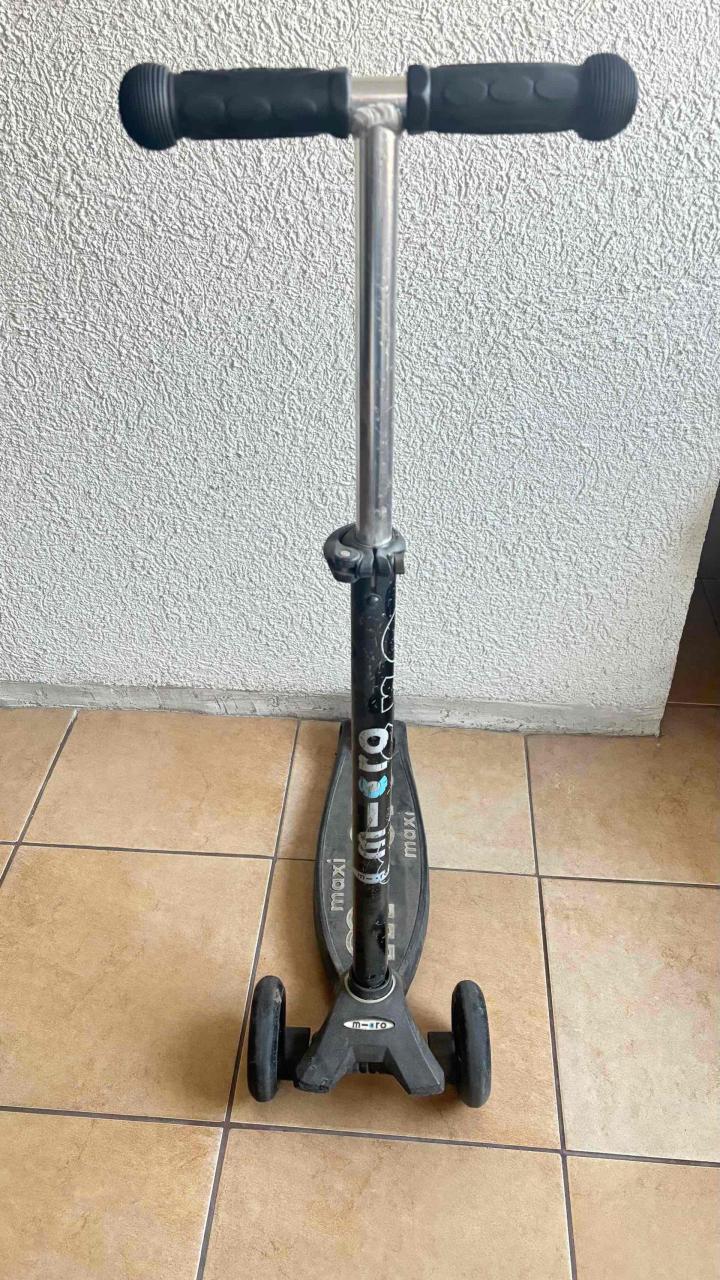 Scooter Micro negro usado - miniatura 1