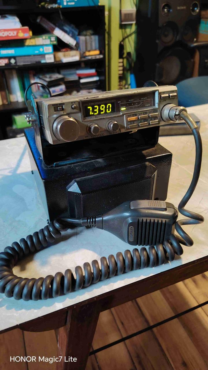Radio transceptor Kenwood TM-201A - miniatura 1