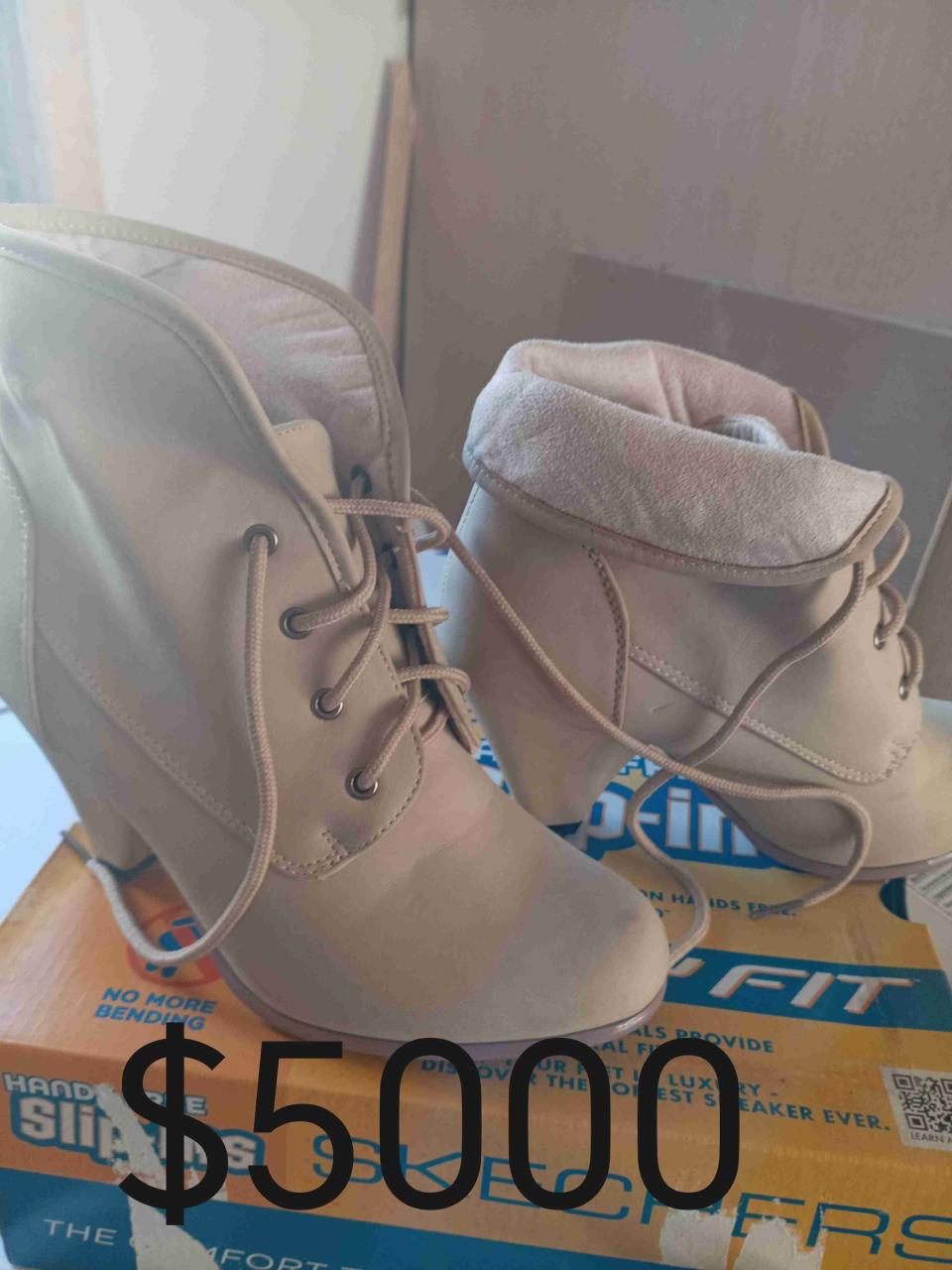 Botines beige con taco - miniatura 1