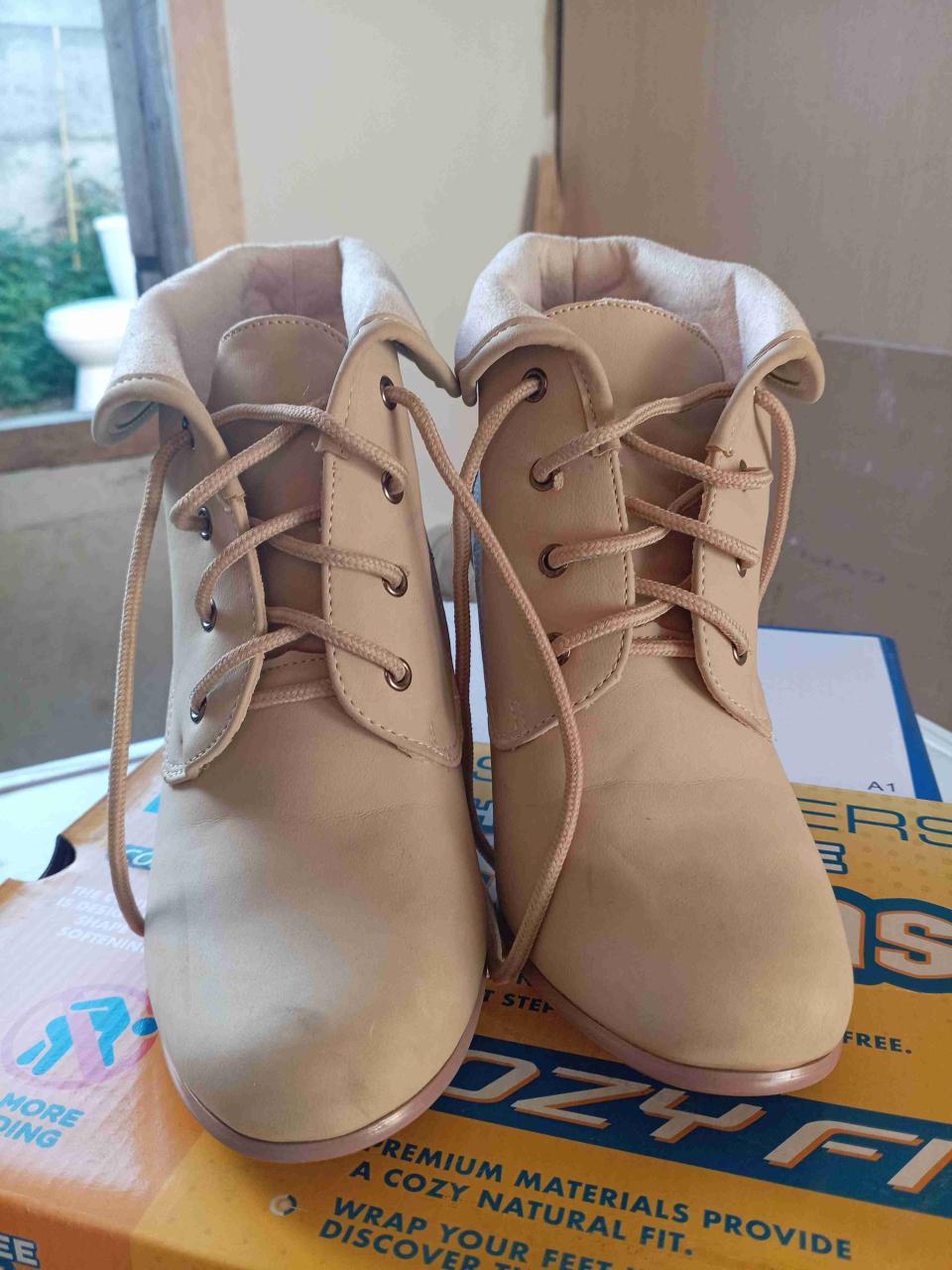 Botines beige con taco - miniatura 2