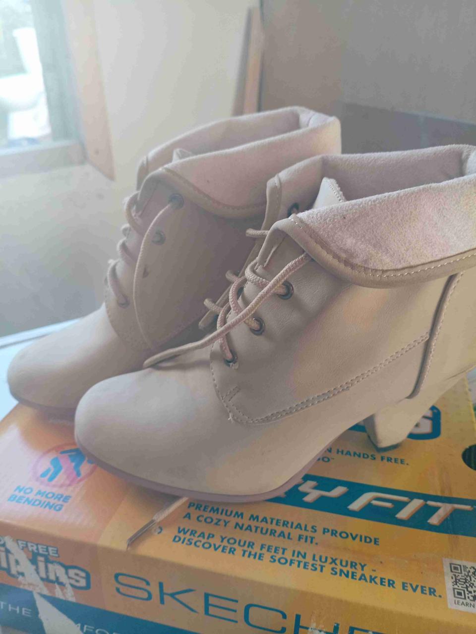 Botines beige con taco - miniatura 3
