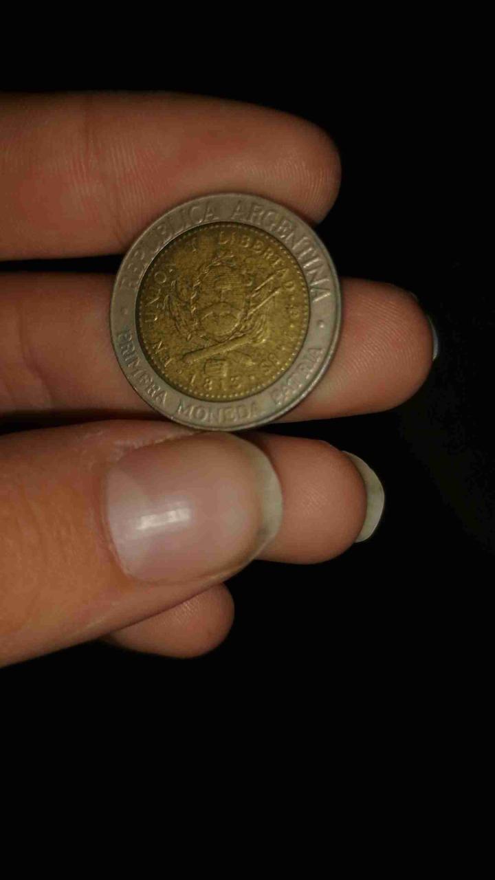 Moneda argentina 1 peso 2006 - miniatura 2