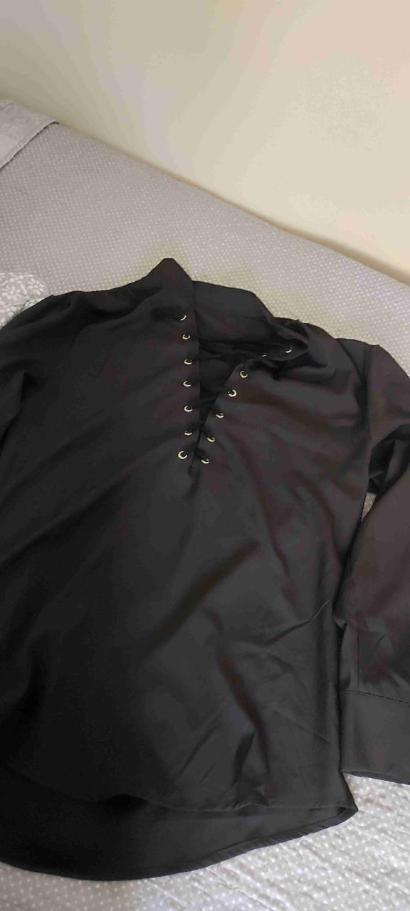 Camisa negra con ojalillos - miniatura 1