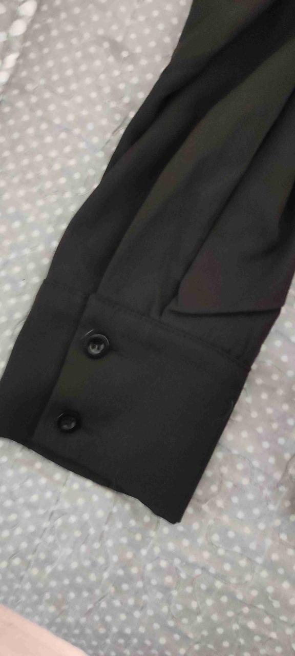 Camisa negra con ojalillos - miniatura 3