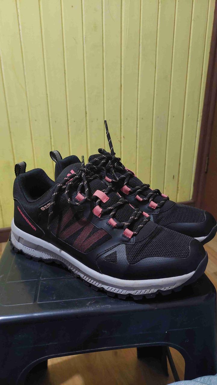 Zapatillas negras rosadas outdoor - miniatura 1