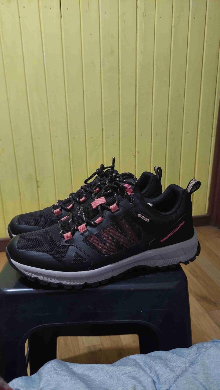 Zapatillas negras rosadas outdoor - miniatura 3