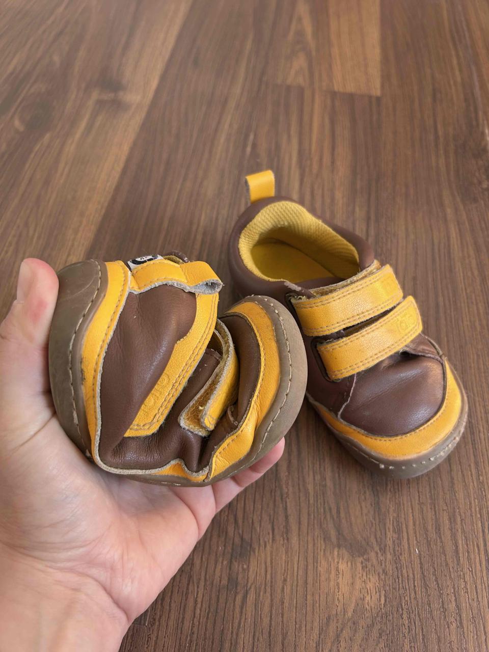 Zapatos ergonómicos niño café y amarillo - miniatura 1