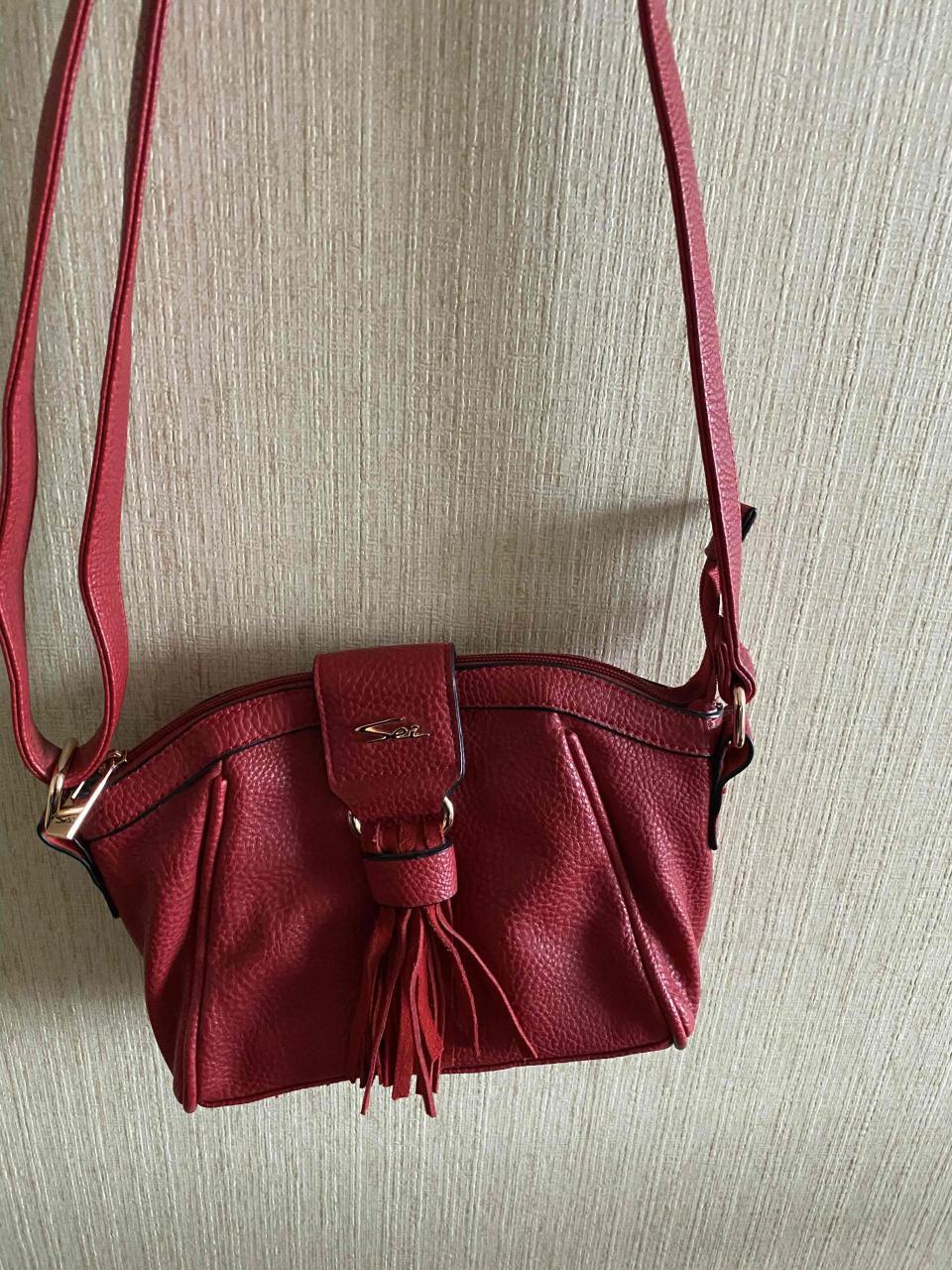 Cartera roja de cuero sintético - miniatura 1