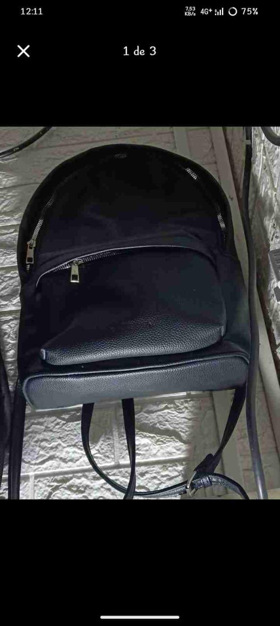 Mochila negra con cierres - miniatura 2