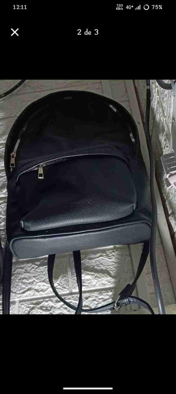 Mochila negra con cierres - miniatura 5
