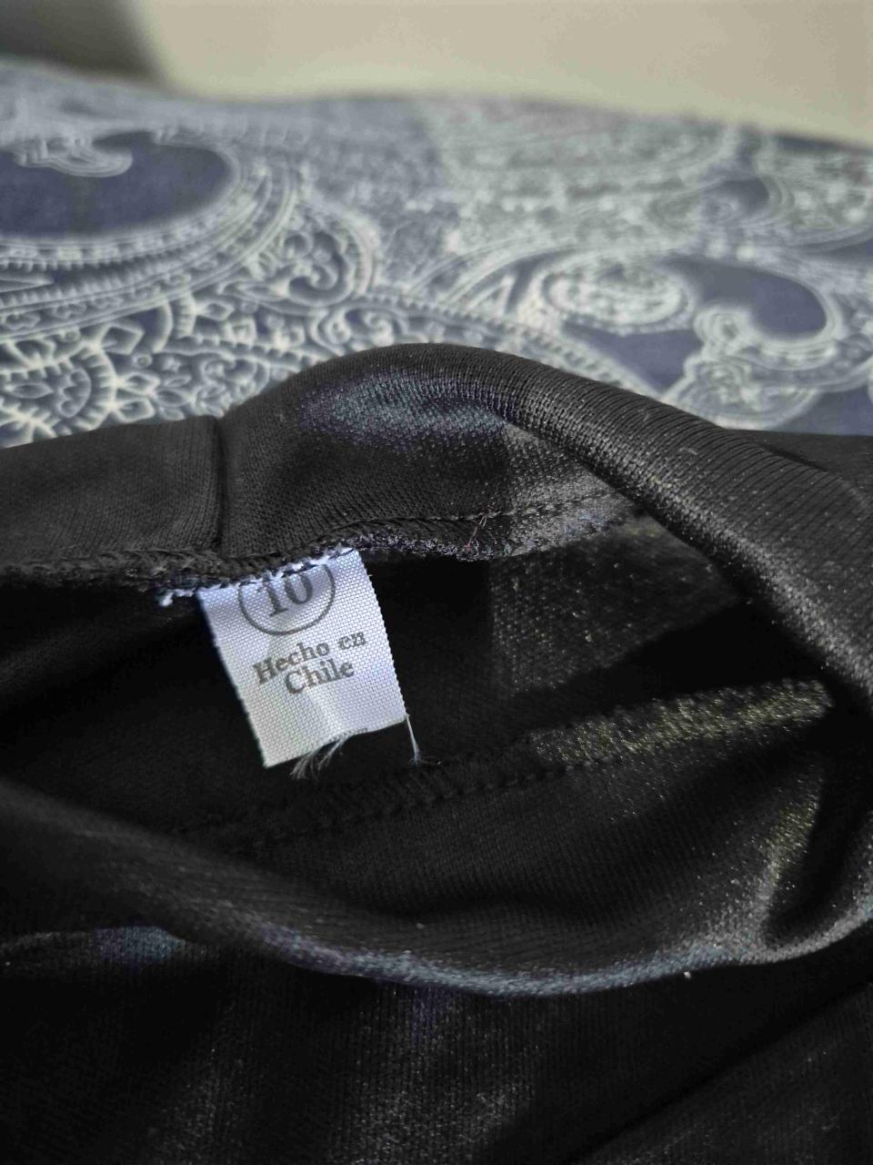 Disfraz negro con logo de araña talla 8-10 - miniatura 2