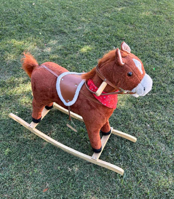 Caballo mecedora de peluche - miniatura 2