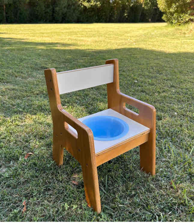 Silla infantil con orinal - miniatura 1