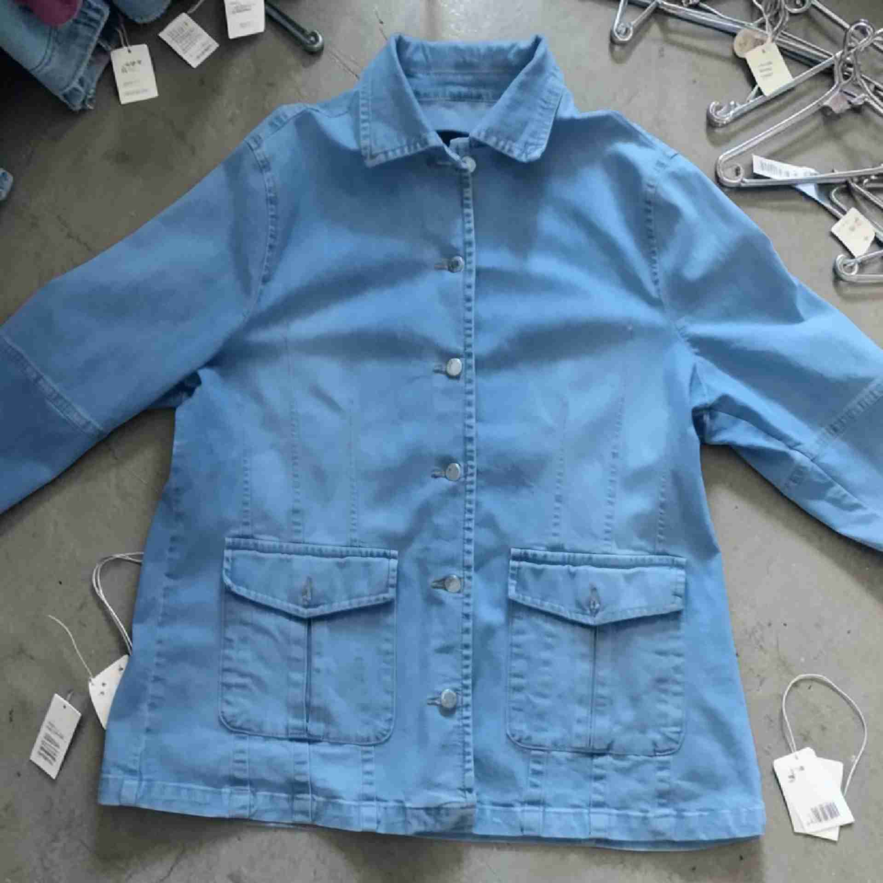 Chaqueta de mezclilla intervenida - miniatura 2