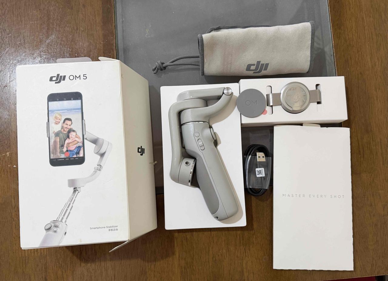 Estabilizador DJI OM 5 gris - miniatura 1