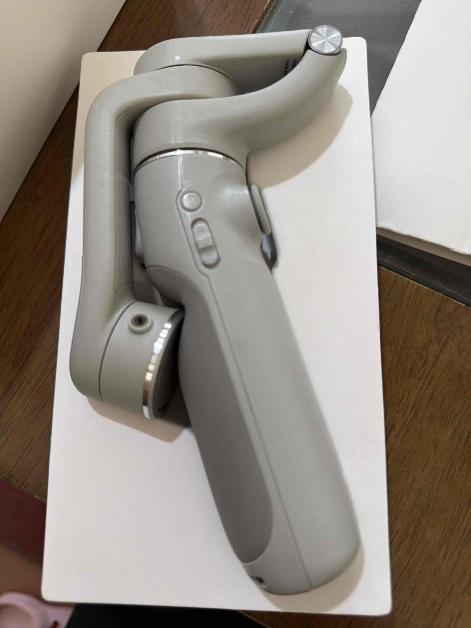 Estabilizador DJI OM 5 gris - miniatura 2