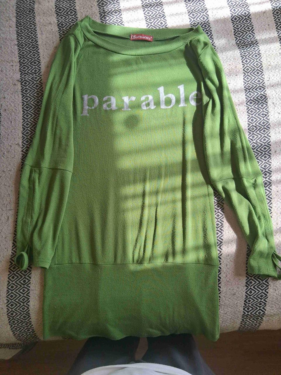 Polera marrón cuello alto y Polera verde - miniatura 2
