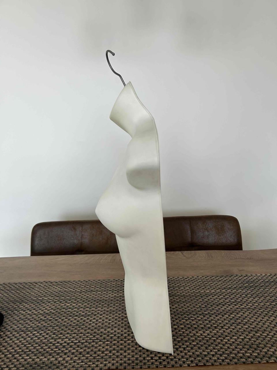 Maniquí de torso femenino plástico - miniatura 2