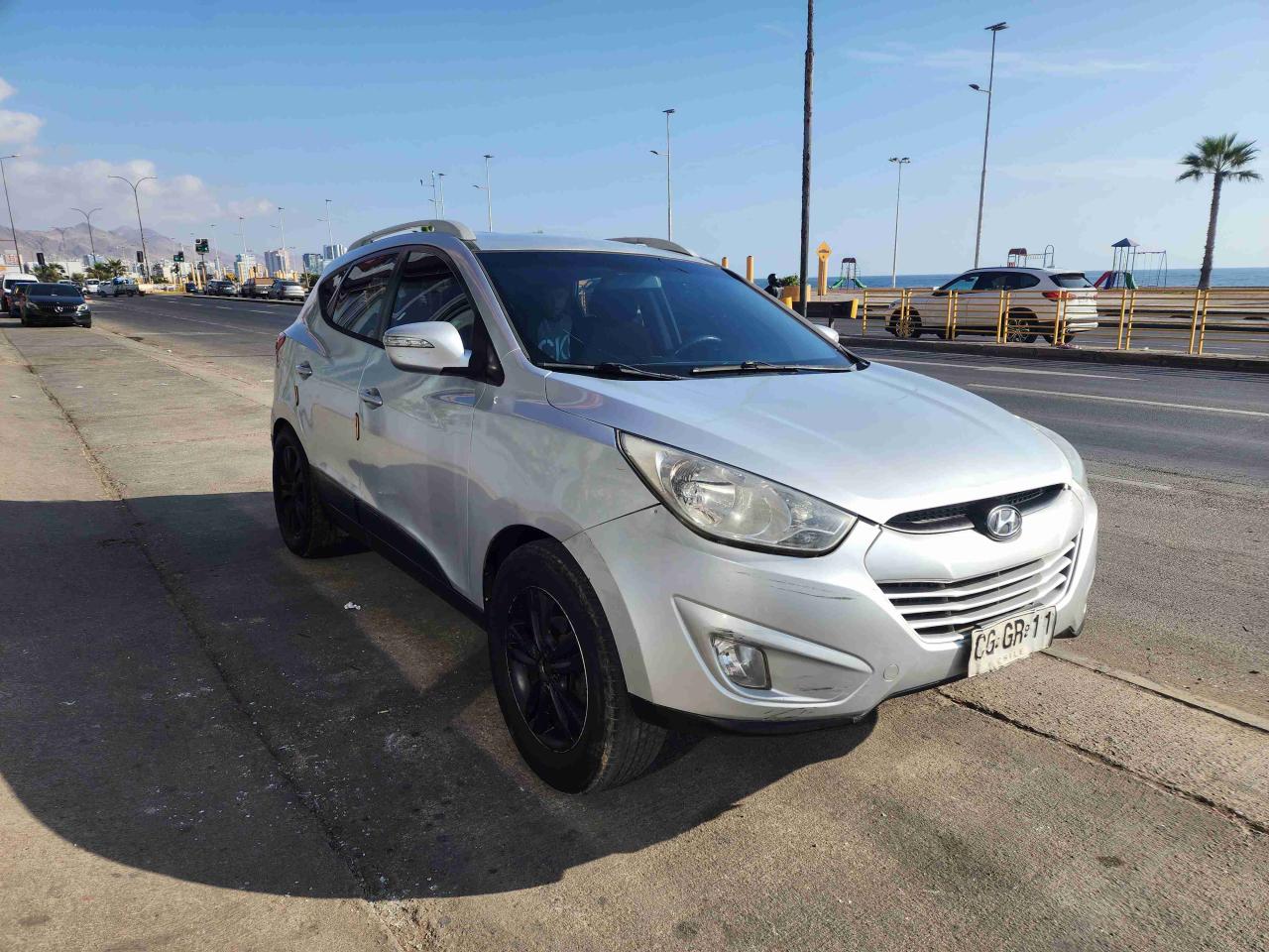 Hyundai Tucson 2011gris - miniatura 4