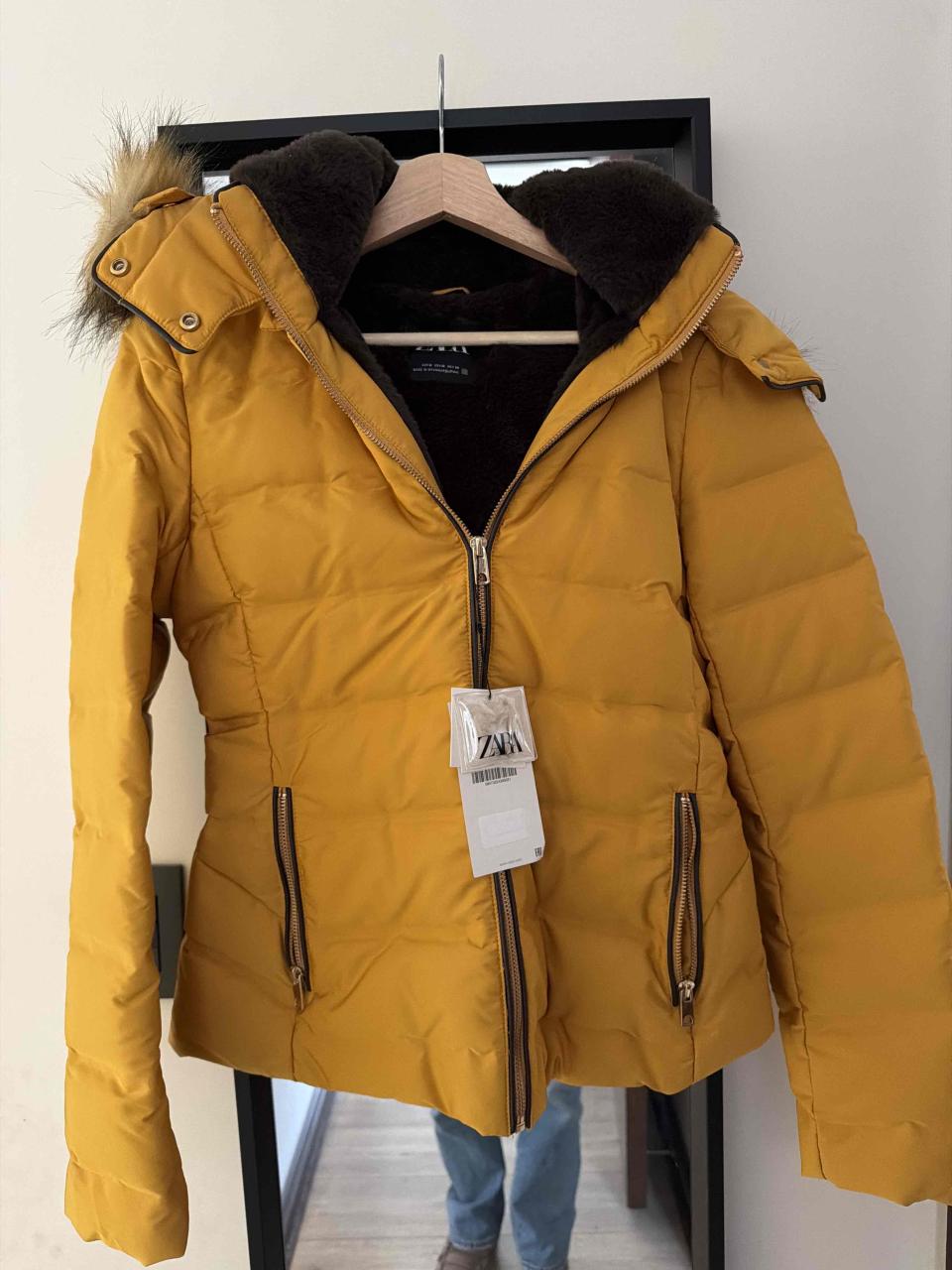Chaqueta acolchada amarilla con capucha - miniatura 1