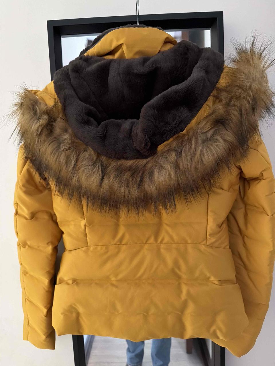 Chaqueta acolchada amarilla con capucha - miniatura 2