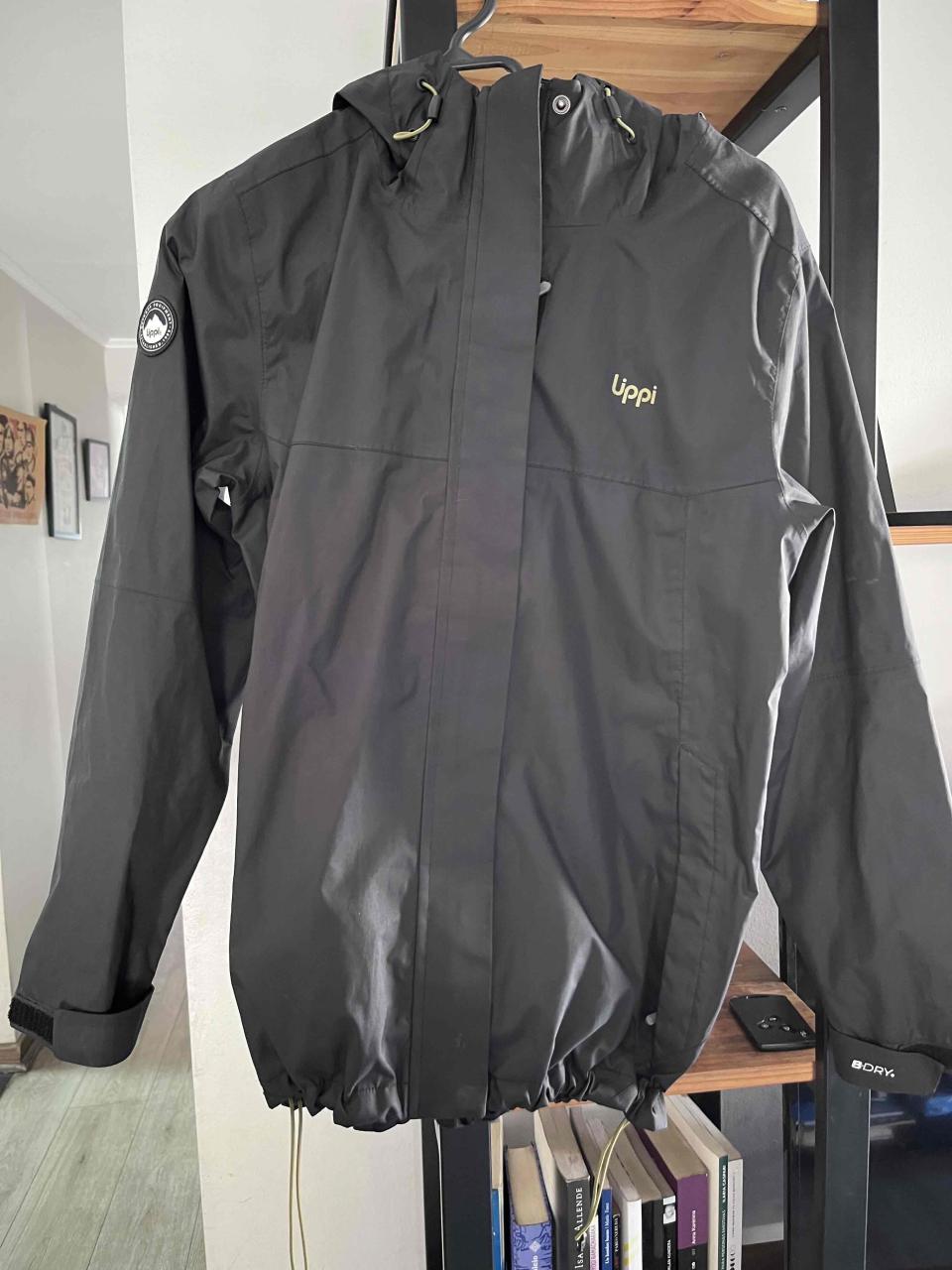 Chaqueta impermeable negra con capucha talla 14 - miniatura 2